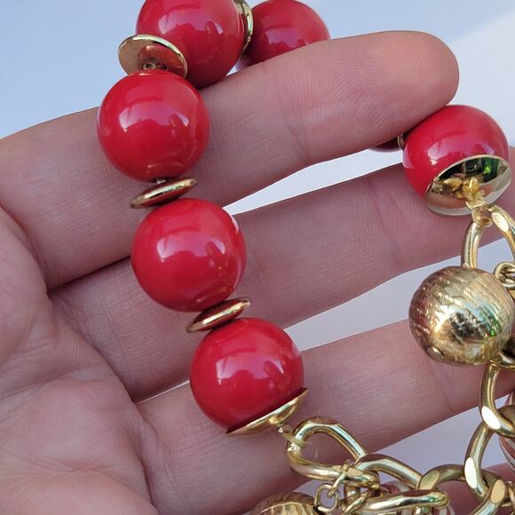 Vintage red bead charm bracelet 80s 90s gold tone bold statement jewelry - Picture 9 of 10